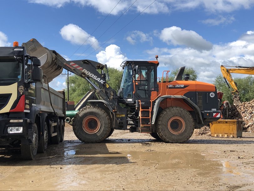 Elliotts Purchases New Doosan Excavator & Wheel Loader